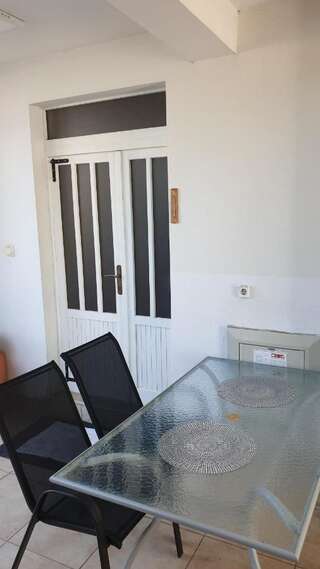 Апартаменты LAV Apartments Херцег-Нови Номер-студио с террасой (3 взрослых).-1