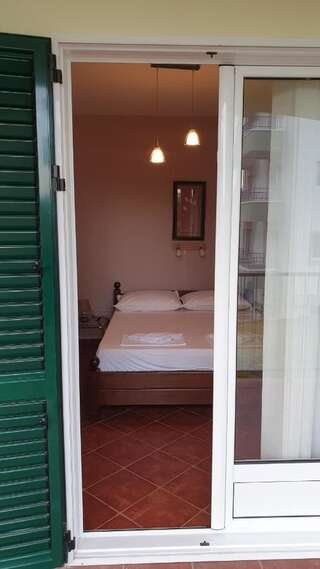 Апартаменты LAV Apartments Херцег-Нови Апартаменты с 1 спальней, террасой и видом на море-2